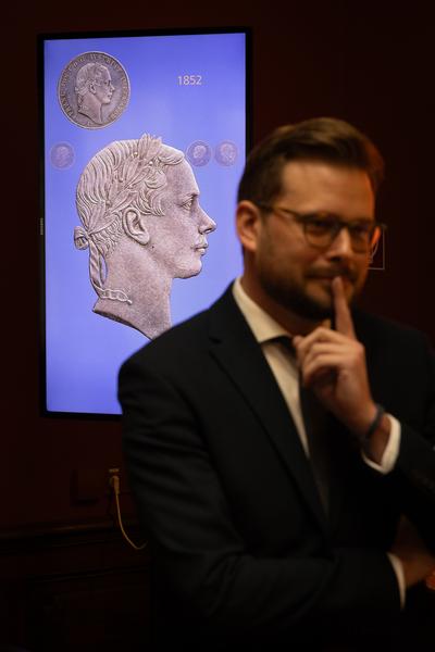 Kopf &amp; Kragen. Münzen machen Mode (Münzkabinett - Kunsthistorisches Museum, ab 11.11.2025) Foto: eSeL.at - Lorenz Seidler