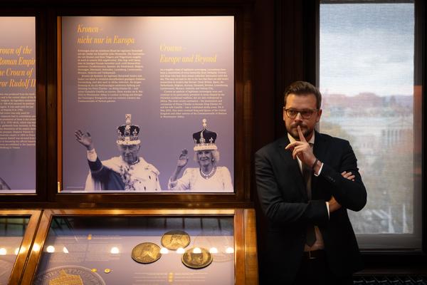 Kopf &amp; Kragen. Münzen machen Mode (Münzkabinett - Kunsthistorisches Museum, ab 11.11.2025) Foto: eSeL.at - Lorenz Seidler