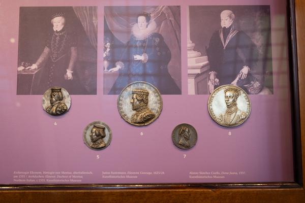 Kopf &amp; Kragen. Münzen machen Mode (Münzkabinett - Kunsthistorisches Museum, ab 11.11.2025) Foto: eSeL.at - Lorenz Seidler