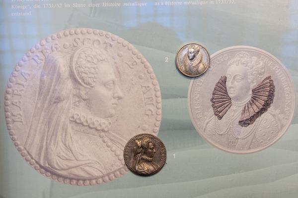 Kopf &amp; Kragen. Münzen machen Mode (Münzkabinett - Kunsthistorisches Museum, ab 11.11.2025) Foto: eSeL.at - Lorenz Seidler