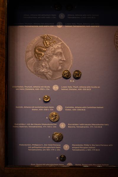 Kopf &amp; Kragen. Münzen machen Mode (Münzkabinett - Kunsthistorisches Museum, ab 11.11.2025) Foto: eSeL.at - Lorenz Seidler