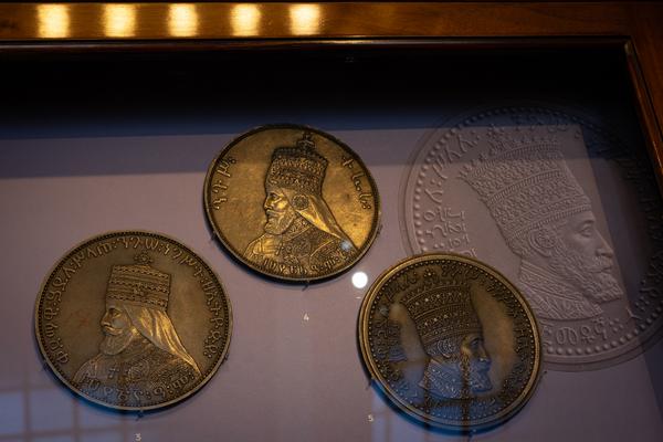 Kopf &amp; Kragen. Münzen machen Mode (Münzkabinett - Kunsthistorisches Museum, ab 11.11.2025) Foto: eSeL.at - Lorenz Seidler