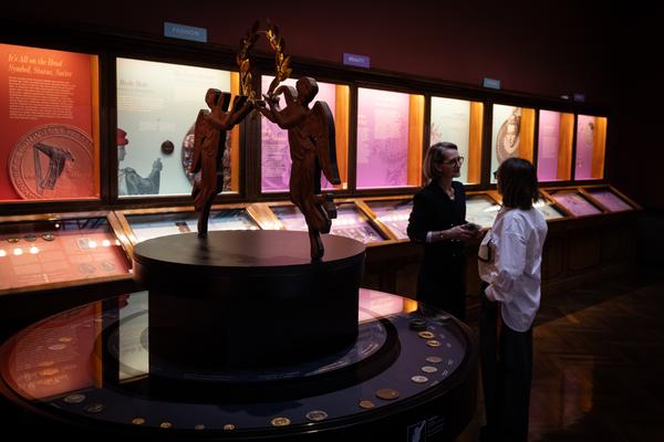 Kopf &amp; Kragen. Münzen machen Mode (Münzkabinett - Kunsthistorisches Museum, ab 11.11.2025) Foto: eSeL.at - Lorenz Seidler