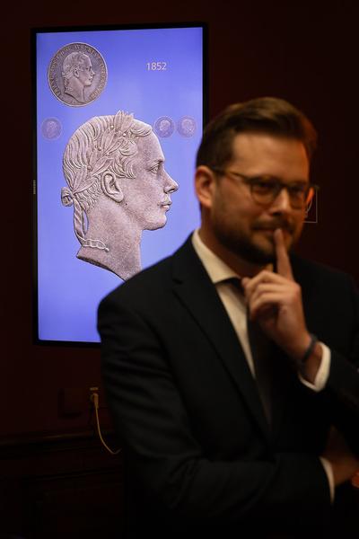 Kopf &amp; Kragen. Münzen machen Mode (Münzkabinett - Kunsthistorisches Museum, ab 11.11.2025) Foto: eSeL.at - Lorenz Seidler