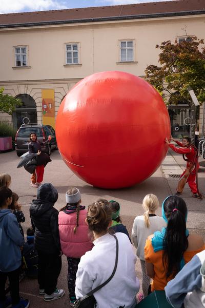 KRAKE (Dschungel Wien / MQ "Kinderhof", 27.9. - 9.10.2025) Foto: eSeL.at - Lorenz Seidler