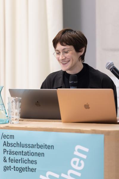 "kuratorisch forschen" - Präsentationen ecm Abschlußarbeiten (Univ. f. Angewandte Kunst, 12.6.2026) Foto: eSeL.at - Lorenz Seidler