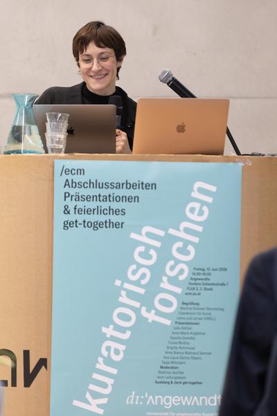 "kuratorisch forschen" - Präsentationen ecm Abschlußarbeiten (Univ. f. Angewandte Kunst, 12.6.2026) Foto: eSeL.at - Lorenz Seidler