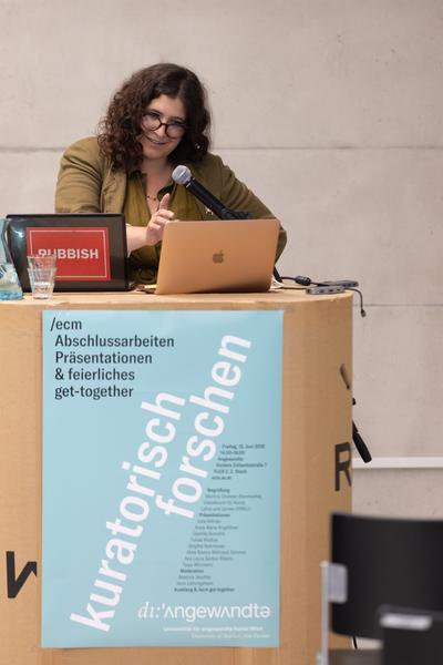 "kuratorisch forschen" - Präsentationen ecm Abschlußarbeiten (Univ. f. Angewandte Kunst, 12.6.2026) Foto: eSeL.at - Lorenz Seidler
