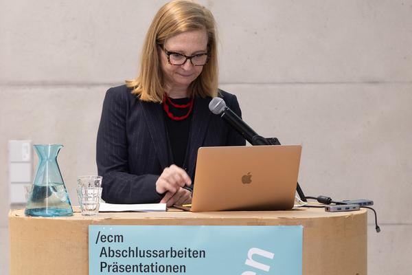 "kuratorisch forschen" - Präsentationen ecm Abschlußarbeiten (Univ. f. Angewandte Kunst, 12.6.2026) Foto: eSeL.at - Lorenz Seidler