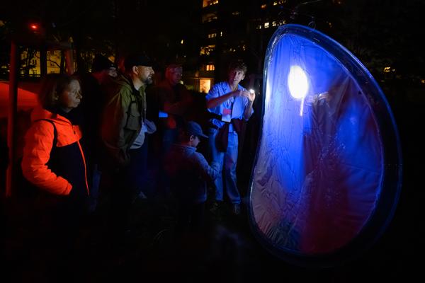 Creatives for Vienna – Making Spaces X Klima Biennale Wien: Licht für Vielfalt - Lichtfang: Begegnungen mit der Nacht (Jutta-Steier-Park, 17.04.2026) Foto: Wirtschaftsagentur Wien / eSeL.at - Joanna Pianka