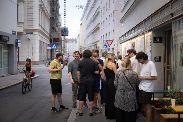 AIT artloop &amp; Wiener KI Gespräche: "Maschinen lernen nicht" (Wandzeitung #64 / Atelier Steinbrener/Dempf &amp; Huber, 14.7.2026) Foto: eSeL.at - Lorenz Seidler
