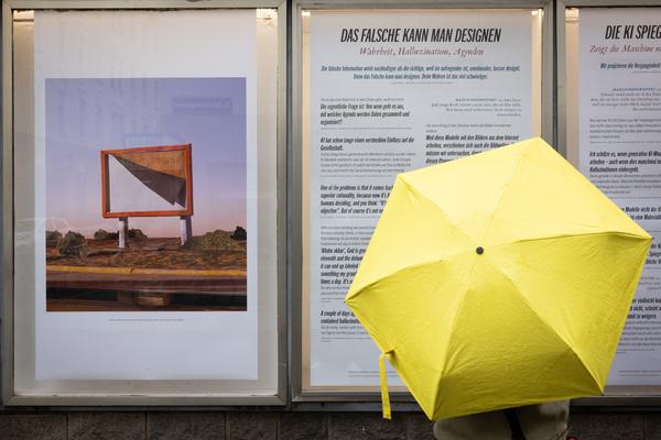 AIT artloop &amp; Wiener KI Gespräche: "Maschinen lernen nicht" (Wandzeitung #64 / Atelier Steinbrener/Dempf &amp; Huber, 14.7.2026) Foto: eSeL.at - Lorenz Seidler
