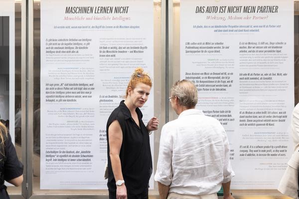 AIT artloop &amp; Wiener KI Gespräche: "Maschinen lernen nicht" (Wandzeitung #64 / Atelier Steinbrener/Dempf &amp; Huber, 14.7.2026) Foto: eSeL.at - Lorenz Seidler