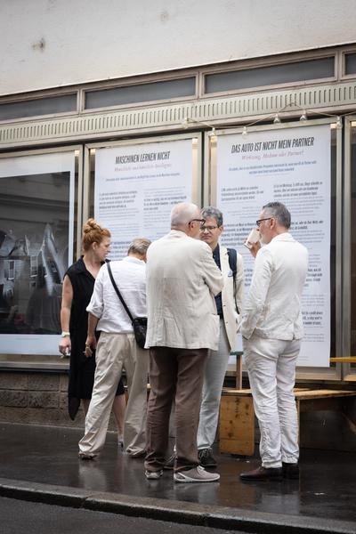 AIT artloop &amp; Wiener KI Gespräche: "Maschinen lernen nicht" (Wandzeitung #64 / Atelier Steinbrener/Dempf &amp; Huber, 14.7.2026) Foto: eSeL.at - Lorenz Seidler
