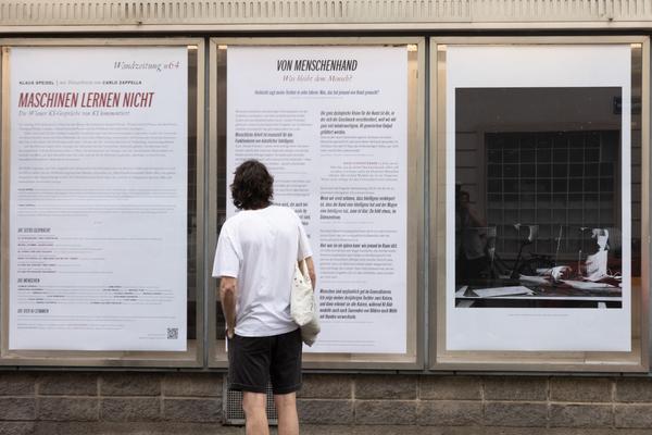 AIT artloop &amp; Wiener KI Gespräche: "Maschinen lernen nicht" (Wandzeitung #64 / Atelier Steinbrener/Dempf &amp; Huber, 14.7.2026) Foto: eSeL.at - Lorenz Seidler