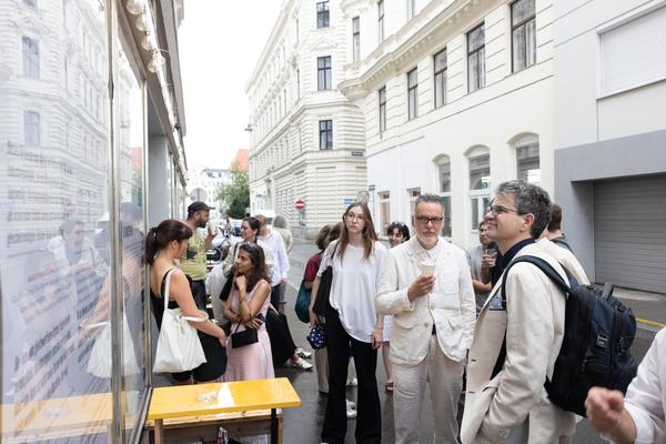 AIT artloop &amp; Wiener KI Gespräche: "Maschinen lernen nicht" (Wandzeitung #64 / Atelier Steinbrener/Dempf &amp; Huber, 14.7.2026) Foto: eSeL.at - Lorenz Seidler