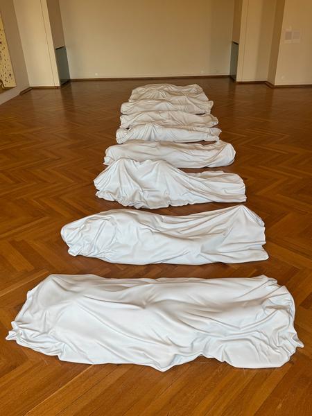 Maurizio Cattelan "Sussurro" (Casa de Serralves, Porto, 4.7.2025 - 11.1.2026) Foto: eSeL.at - Lorenz Seidler