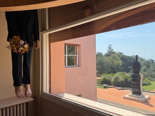 Maurizio Cattelan "Sussurro" (Casa de Serralves, Porto, 4.7.2025 - 11.1.2026) Foto: eSeL.at - Lorenz Seidler