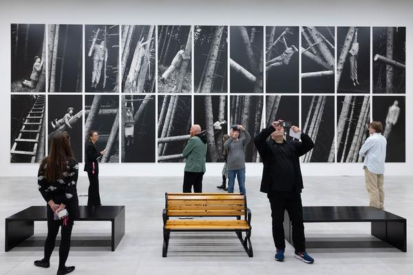 Anna &amp; Bernhard Blume "Komplizenschaft (A=B)" (Kunsthalle Krems, 12.10.2024 - 16.03.2025) Foto: eSeL.at - Lorenz Seidler