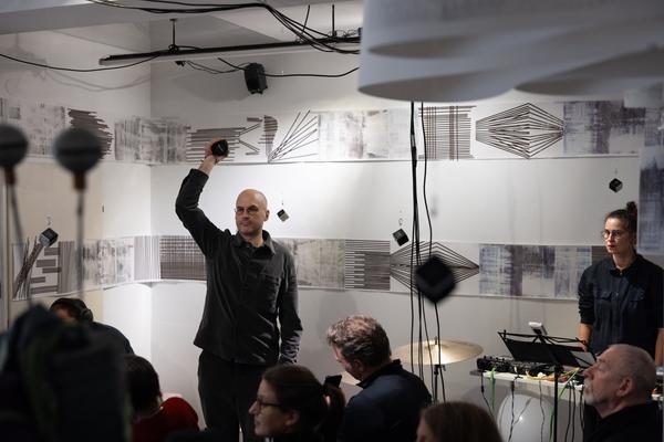 Wien Modern 2025: MMM  &quot;WAS___&quot; Partiturmeter 1-66 (Ve.Sch, 6.11. - 13.11.2025) Foto: eSeL.at - Lorenz Seidler