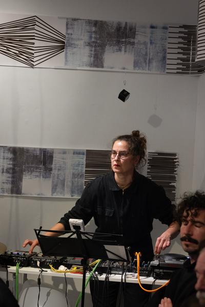 Wien Modern 2025: MMM  &quot;WAS___&quot; Partiturmeter 1-66 (Ve.Sch, 6.11. - 13.11.2025) Foto: eSeL.at - Lorenz Seidler