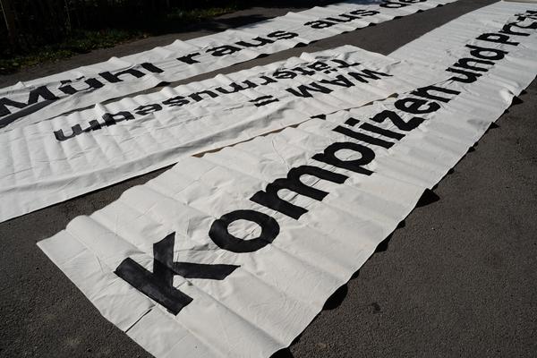 Protestaktion gegen Otto Mühl (WAM - Wiener Aktionismus Museum, 8.9.2026) Foto: Sarah Tasha