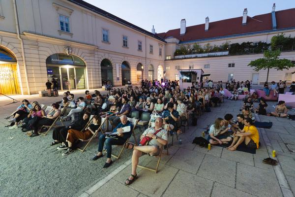 Eröffnungsabend frame[o]ut Open Air Filmfestival (Museumsquartier, 10.07.2026) Foto: eSeL.at - Robert Puteanu
