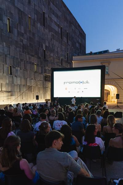 Eröffnungsabend frame[o]ut Open Air Filmfestival (Museumsquartier, 10.07.2026) Foto: eSeL.at - Robert Puteanu