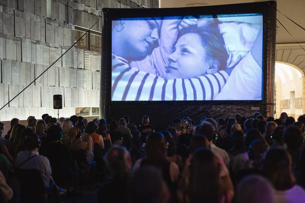 Eröffnungsabend frame[o]ut Open Air Filmfestival (Museumsquartier, 10.07.2026) Foto: eSeL.at - Robert Puteanu