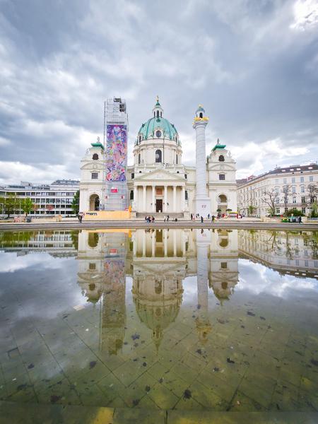 Klima Biennale 2026: "Funny Games" - Zheng Mahler. Plague Columns (Pestsäule - Karlskirche, seit 8.4.2026) Foto: eSeL.at - Joanna Pianka