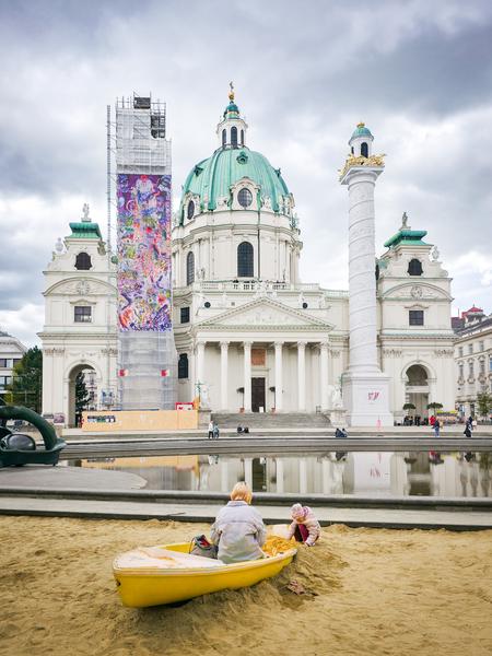 Klima Biennale 2026: "Funny Games" - Zheng Mahler. Plague Columns (Pestsäule - Karlskirche, seit 8.4.2026) Foto: eSeL.at - Joanna Pianka