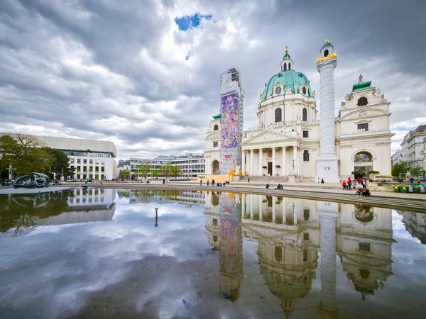 Klima Biennale 2026: "Funny Games" - Zheng Mahler. Plague Columns (Pestsäule - Karlskirche, seit 8.4.2026) Foto: eSeL.at - Joanna Pianka