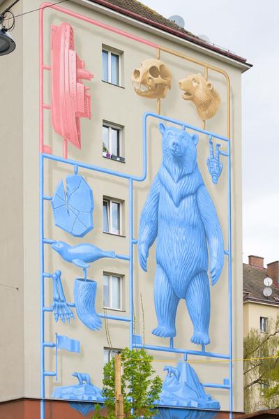 Klima Biennale 2026: "Funny Games" - NEVERCREW "Souvenir" (Hauswand Baumgasse 77, seit 8.4.2026) Foto: eSeL.at - Joanna Pianka