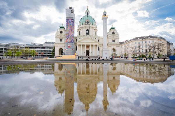 Klima Biennale 2026: "Funny Games" - Zheng Mahler. Plague Columns (Pestsäule - Karlskirche, seit 8.4.2026) Foto: eSeL.at - Joanna Pianka