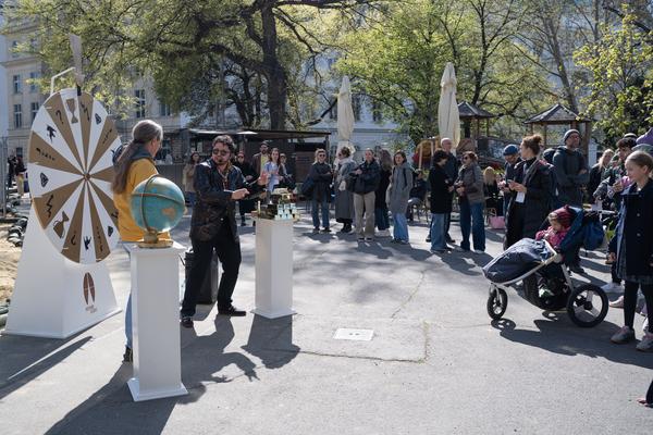 (No) Funny Games Opening - Klima Biennale 2026 (Kaorle Karlsplatz, 09.04.2026) Foto: eSeL.at - Sarah Tasha