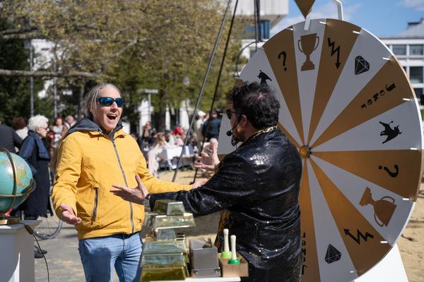 (No) Funny Games Opening - Klima Biennale 2026 (Kaorle Karlsplatz, 09.04.2026) Foto: eSeL.at - Sarah Tasha