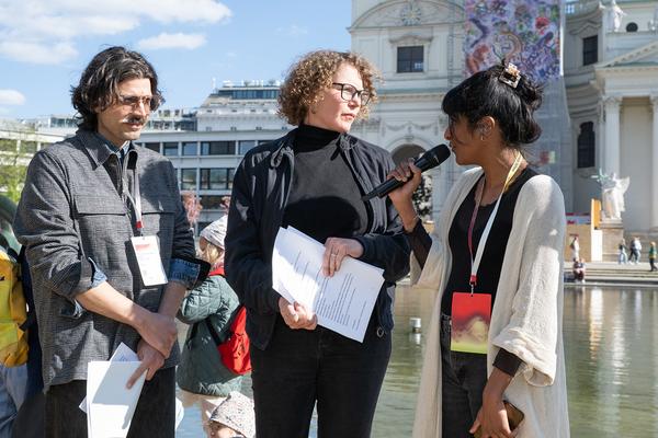 (No) Funny Games Opening - Klima Biennale 2026 (Kaorle Karlsplatz, 09.04.2026) Foto: eSeL.at - Sarah Tasha