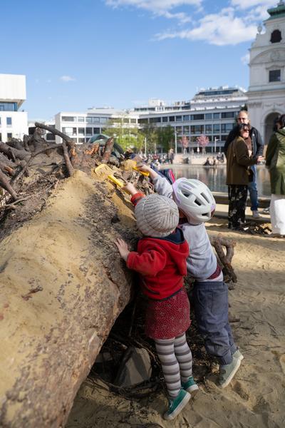 (No) Funny Games Opening - Klima Biennale 2026 (Kaorle Karlsplatz, 09.04.2026) Foto: eSeL.at - Sarah Tasha
