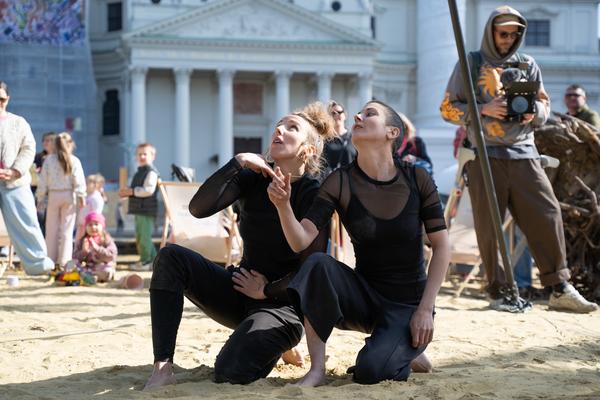 (No) Funny Games Opening - Klima Biennale 2026 (Kaorle Karlsplatz, 09.04.2026) Foto: eSeL.at - Sarah Tasha