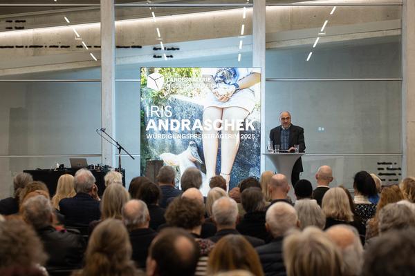 Iris Andraschek. Nö Würdigungspreisträgerin 2025 (Laudatio: Kunsthalle Krems, Ausstellung: Landesgalerie Niederösterreich, 29.11.2025-03.05.2026) Foto: eSeL.at - Lorenz Seidler