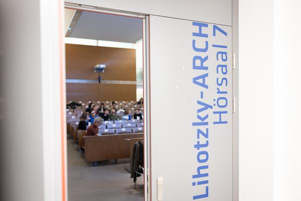 Novembertalks 2025: Maike van Stiphout, DSLA (Tu Wien Architektur &amp; Raumplanung, 3.11.2025) Foto: eSeL.at - Lorenz Seidler