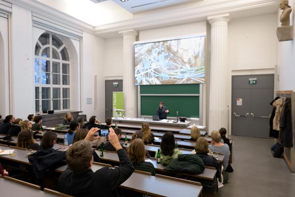 Novembertalks 2025: Joyce van den Berg, Studio Berg (Tu Wien Architektur &amp; Raumplanung, 10.11.2025) Foto: eSeL.at - Joanna Pianka