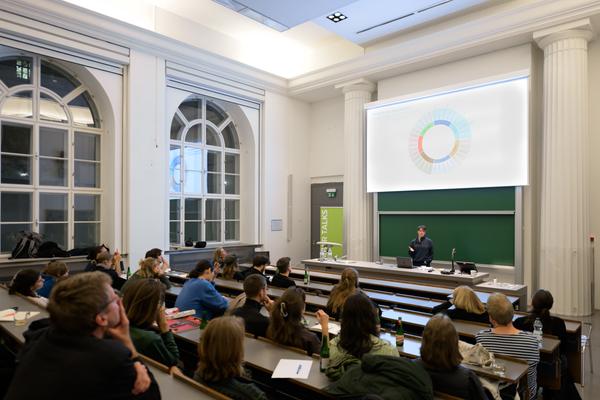 Novembertalks 2025: Joyce van den Berg, Studio Berg (Tu Wien Architektur &amp; Raumplanung, 10.11.2025) Foto: eSeL.at - Joanna Pianka