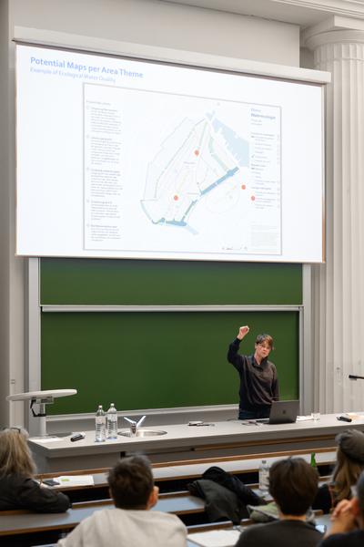 Novembertalks 2025: Joyce van den Berg, Studio Berg (Tu Wien Architektur &amp; Raumplanung, 10.11.2025) Foto: eSeL.at - Joanna Pianka