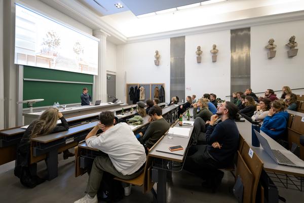 Novembertalks 2025: Joyce van den Berg, Studio Berg (Tu Wien Architektur &amp; Raumplanung, 10.11.2025) Foto: eSeL.at - Joanna Pianka