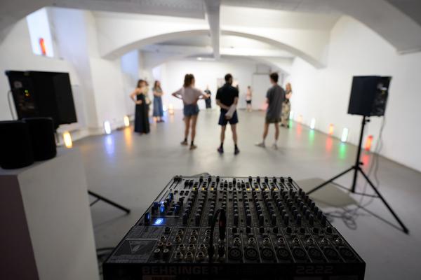 OFF-Biennale Budapest X DWH (das weisse haus, 04.07.2025) Foto: eSeL.at - Joanna Pianka