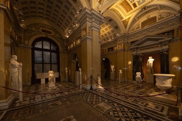 Oliver Laric &quot;Schwellenwesen&quot; (KHM Antikensammlung, 6.11.2025 - 15.2.2026) Foto: eSeL.at - Lorenz Seidler