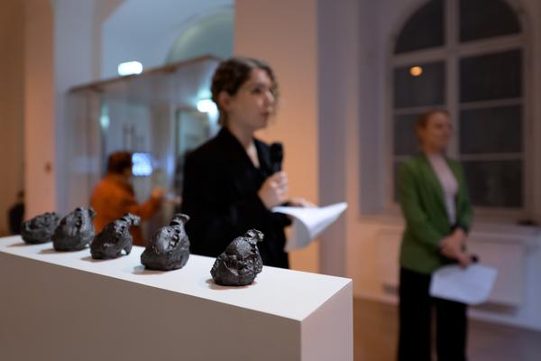 On a tongue’s tip, at a world’s lip (Kunstraum Niederösterreich, 02.09. - 08.11.2025) Foto: eSeL.at - Joanna Pianka