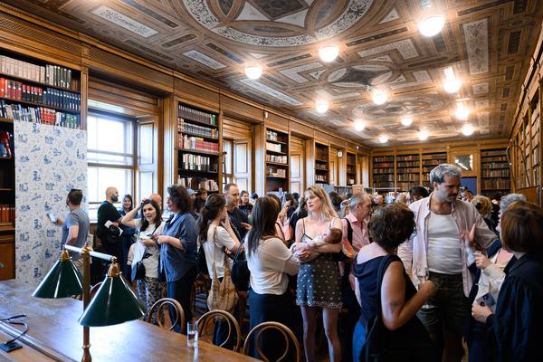 Outside of what I can see, framed within my window (Universitätsbibliothek der Akademie der bildenden Künste, 29.05. - 12.06.2026) Foto: eSeL.at - Joanna Pianka