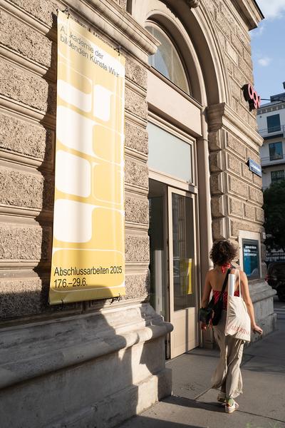 Eröffnung Parcours - Abschlussarbeiten 2025 (Akademie der bildenden Künste Wien - Exhibit Eschenbachgasse, 17.06.2025) Foto: eSeL.at - Sarah Tasha